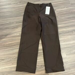 Lululemon Utilitech Relaxed Fit Mid-Rise Trouser, Size 8.